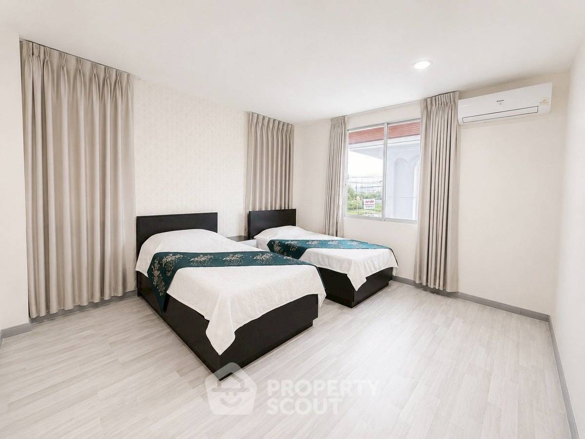 picture 4-BR Villa close to East Pattaya (ID 3017591) - 9/17
