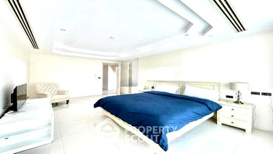 Condos for sale Rama 3 Road : 4-BR Condo at Ideal 24 Condominium near BTS Phrom Phong (ID 2739705)