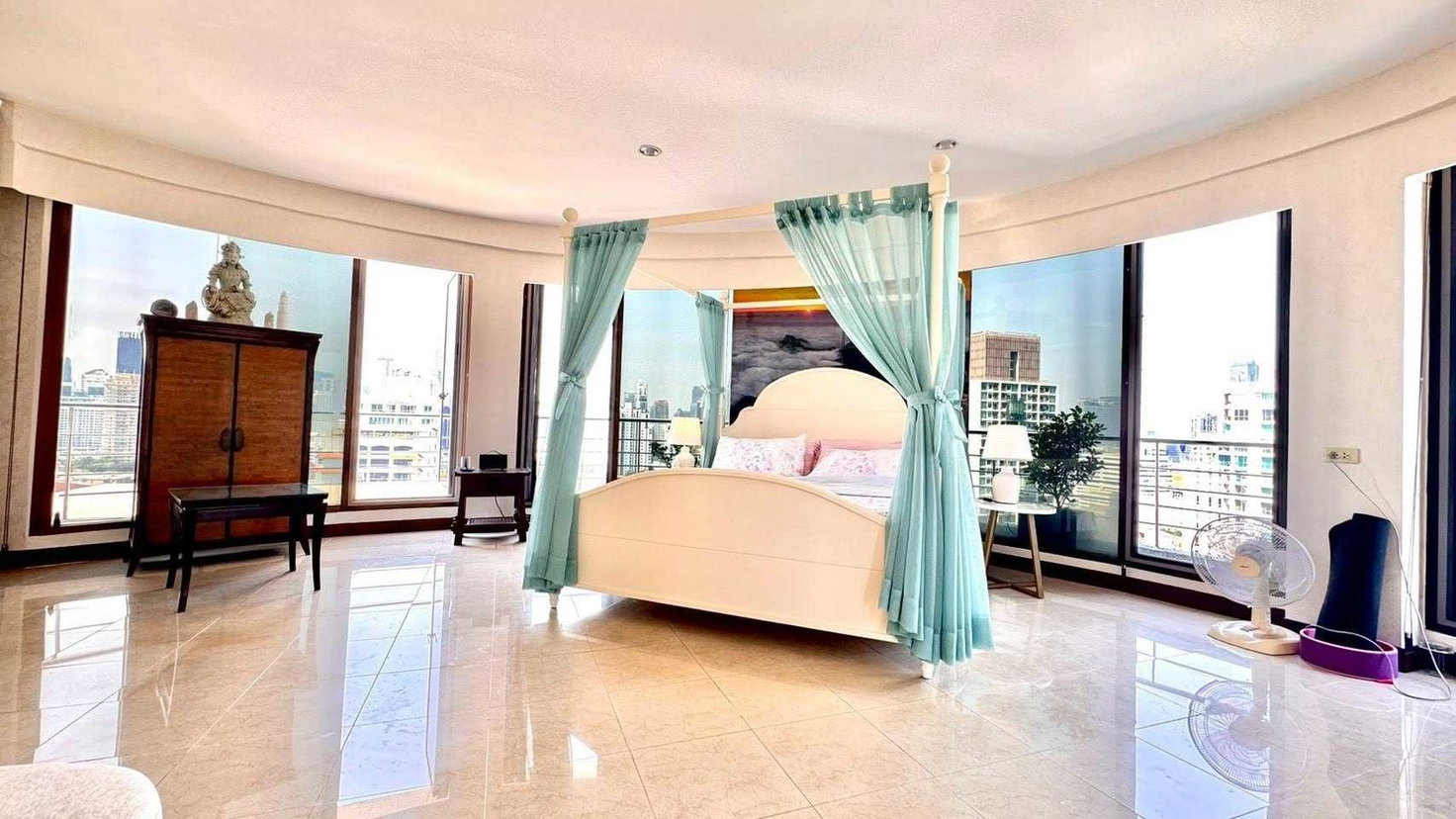 รูป LTHC15787 – Luxury Triplex Penthouse for Rent Phrom Phong | Supalai Place Sukhumvit 39 | Near BTS Phrom Phong | 220,000 THB | เพนท์เฮาส์ทริปเปิลเพล็กซ์หรูให้เช่า พร้อมพงษ์ โครงการ Supalai Place Sukhumvit 39 ใกล้ BTS พร้อมพงษ์ - รูปที่ 1/6