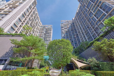 ก้าวเดียวถึงรถไฟฟ้า! เดินไปเรียน/ทำงานสบายๆ /  IDEO MOBI Sukhumvit 81