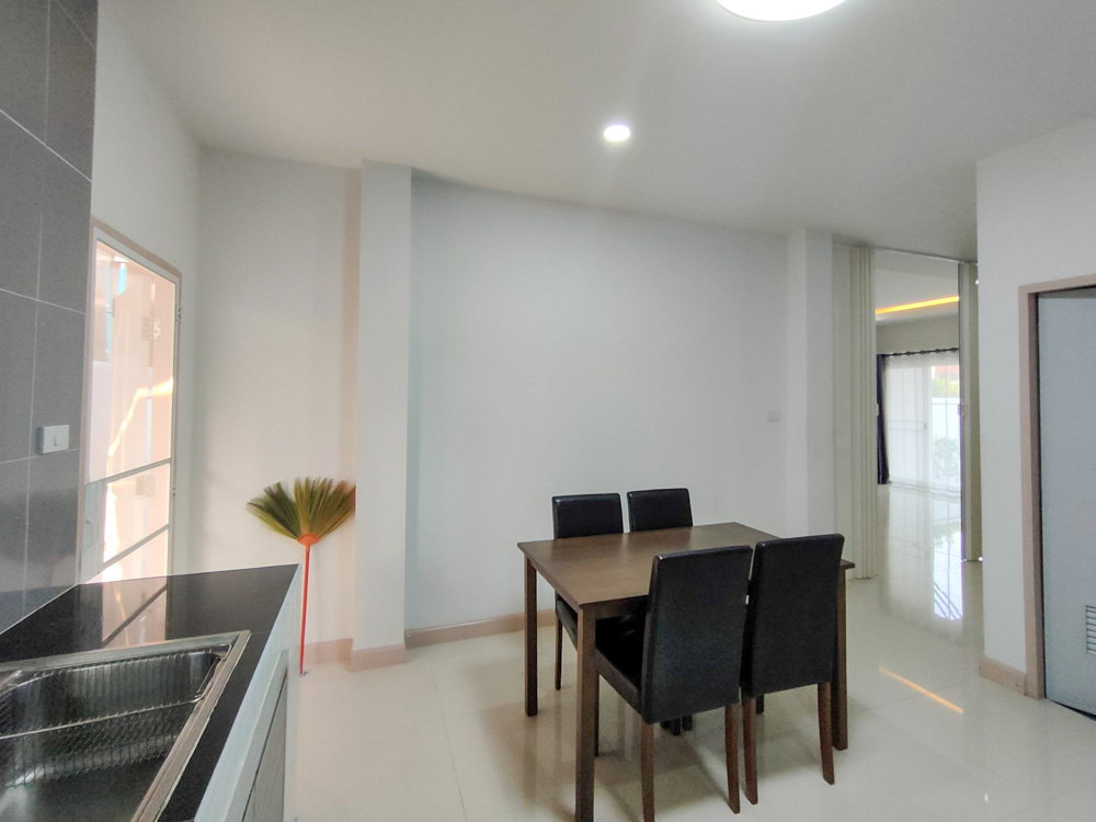 รูป ให้เช่า บ้าน 2 ชั้น พร้อมเฟอร์นิเจอร์และเครื่องใช้ไฟฟ้าครบ | ใกล้ 89 พลาซ่า โรงเรียนวารี และสนามบินเชียงใหม่ - รูปที่ 24/32