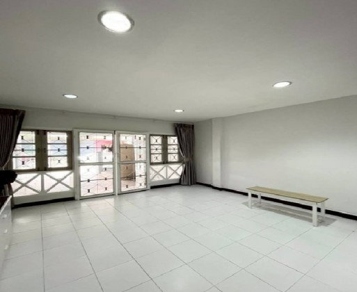 รูป ให้เช่าทาวน์โฮม 3 ชั้น ซอยรามอินทรา 34 / Renovate ใหม่ / แอร์ 4 เครื่อง / ไม่มีเฟอร์นิเจอร์ / อยู่อาศัย หรือ Home Office - รูปที่ 3/13