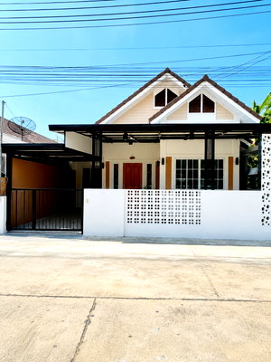 บ้านแฝด ถนนศุขประยูร ชลบุรี : ขายบ้านแฝด รีโนเวทใหม่ ม.อยู่สบายริมน้ำ หนองตำลึง นิคมอมตะนคร