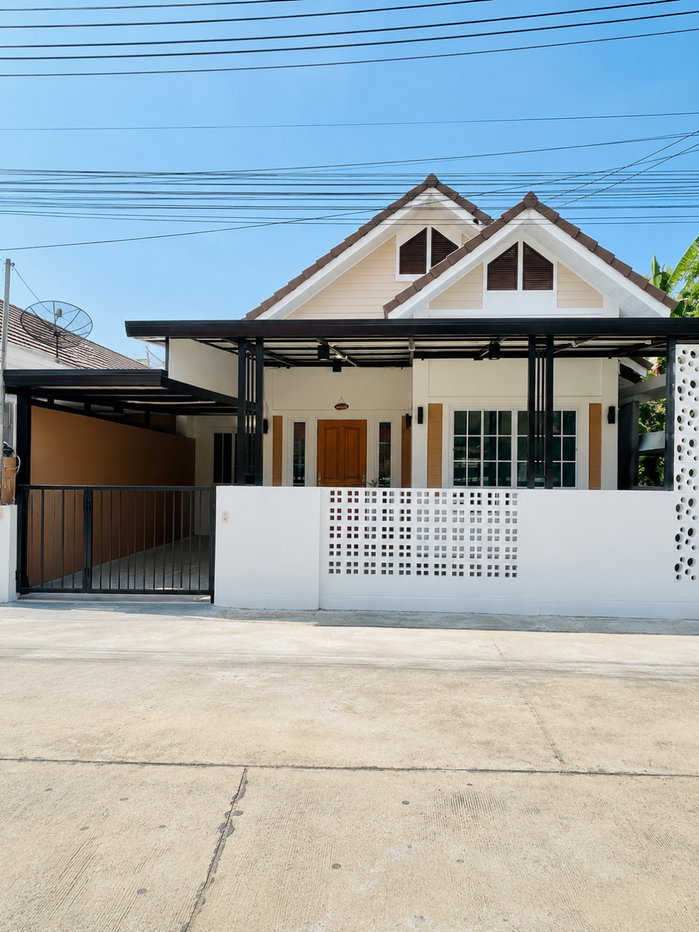 รูป ขายบ้านแฝด รีโนเวทใหม่ ม.อยู่สบายริมน้ำ หนองตำลึง นิคมอมตะนคร - รูปที่ 1/19