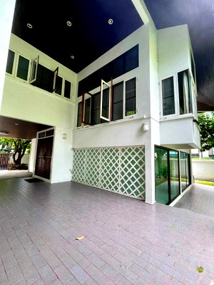 Houses for rent One Bangkok : LTH15769 – Rare Garden House for Rent Ruamrudee | Large Land Plot | Near BTS Ploenchit | From 130,000 THB | บ้านพร้อมสวนขนาดใหญ่ให้เช่า ร่วมฤดี ทำเลหายาก ใกล้ BTS เพลินจิต