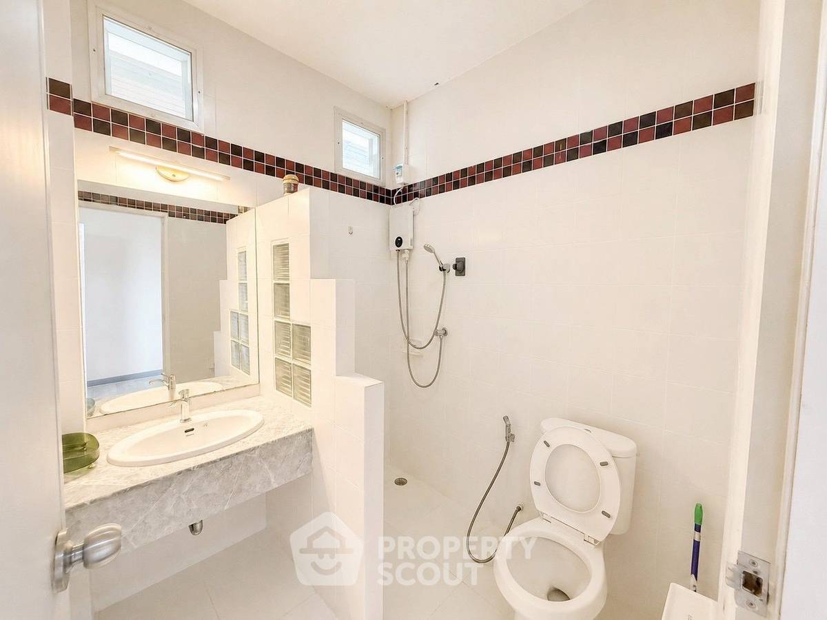 picture 4-BR Villa close to East Pattaya (ID 3017591) - 10/17