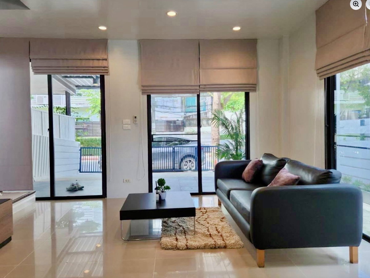 รูป ให้เช่า ทาวน์โฮมหรู 3 ชั้น บ้านหัวมุม Areeya Mandarina Sukhumvit 77 ติดถนนอ่อนนุช เฟอร์นิเจอร์ครบ พร้อมเข้าอยู่ ใกล้รถไฟฟ้าหลายสายและโรงเรียนนานาชาติ - รูปที่ 5/24