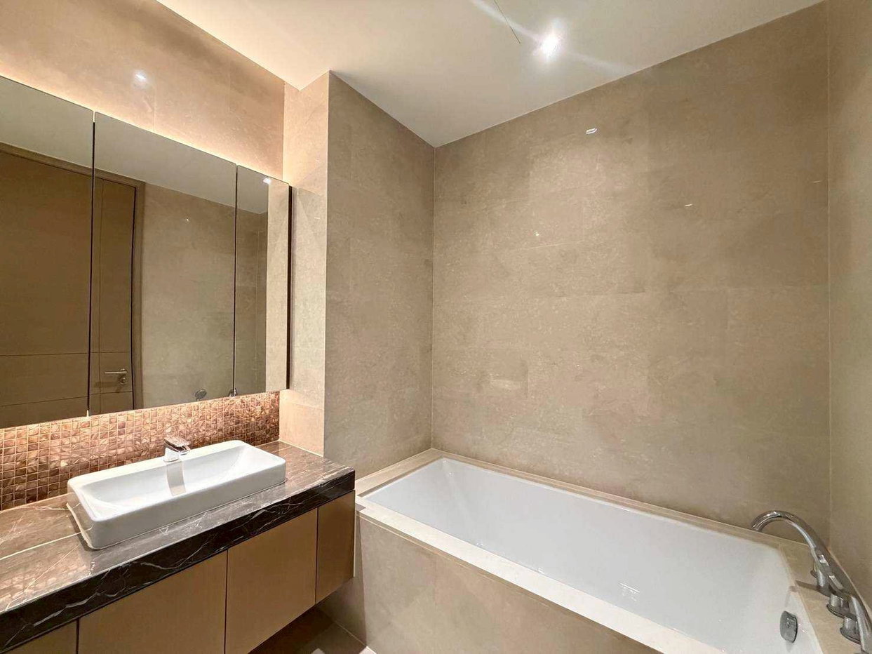รูป LTHC15766 – Luxury High Floor Condo for Rent Ratchadamri | Magnolias Ratchadamri Boulevard | Near BTS Ratchadamri | 80,000 THB - รูปที่ 2/4