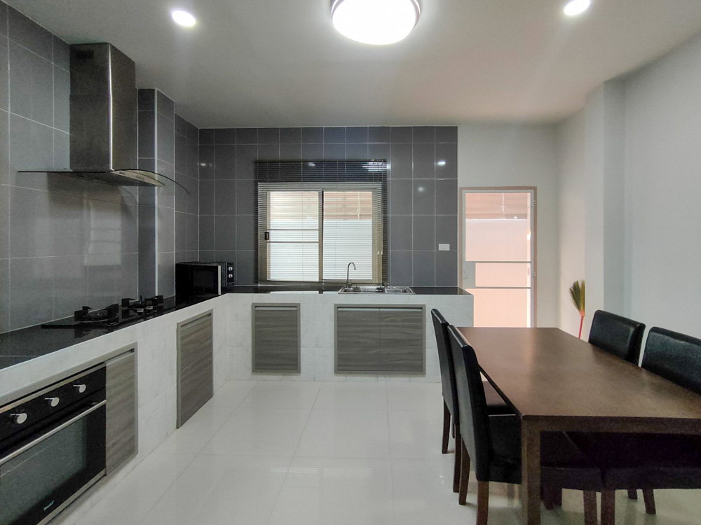 รูป ให้เช่า บ้าน 2 ชั้น พร้อมเฟอร์นิเจอร์และเครื่องใช้ไฟฟ้าครบ | ใกล้ 89 พลาซ่า โรงเรียนวารี และสนามบินเชียงใหม่ - รูปที่ 25/32
