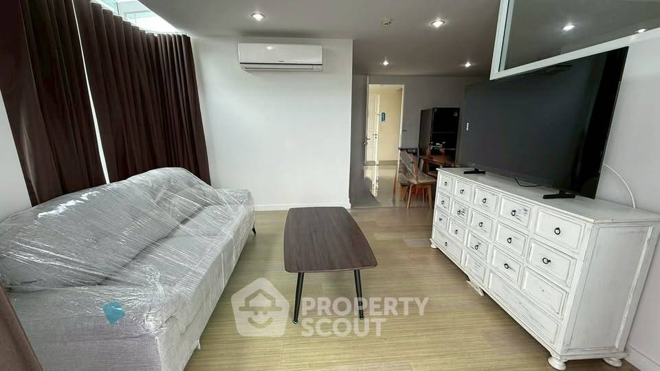 picture 3-BR Condo at V Residence in Nong Pa Khrang (ID 3017660) - 1/5
