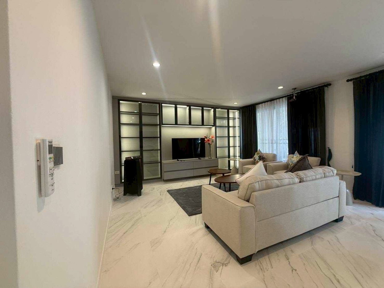 รูป LTHC15778 – Luxury Pool Villa for Rent Phra Khanong | Private Pool & Large Garden | 300,000 THB | บ้านเดี่ยวหรูพร้อมสระว่ายน้ำส่วนตัวให้เช่า พระโขนง สวนขนาดใหญ่ พื้นที่กว้างขวาง - รูปที่ 1/5