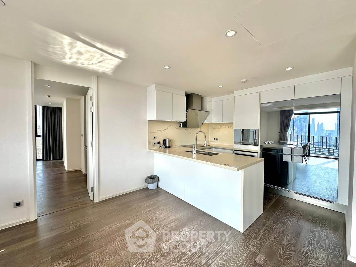 picture 3-BR Condo at Muniq Sukhumvit 23 near MRT Sukhumvit (ID 3015513) - 9/18