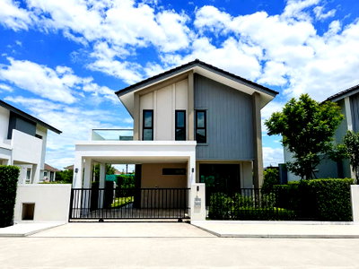 Houses for rent Chiang Mai : Two-Storey Detached House for Rent in a Residential Project