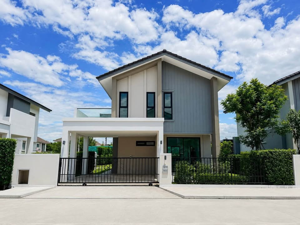 picture Two-Storey Detached House for Rent in a Residential Project - 1/16