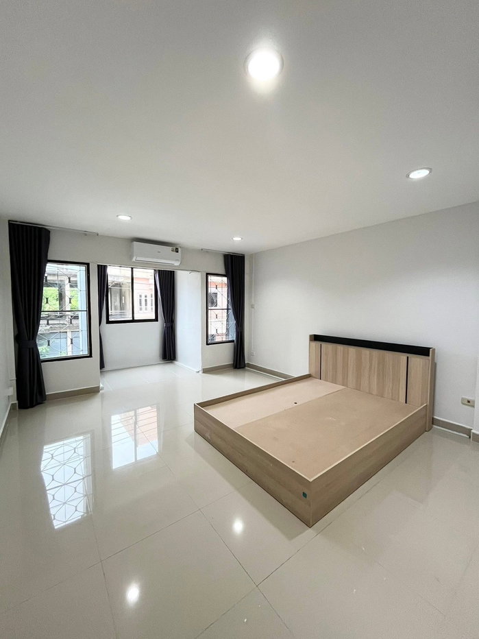 รูป 🏡 ปล่อยเช่าทาวน์โฮม 3 ชั้น รามอินทรา 34 แยก 10 4 ห้องนอน 3 ห้องน้ำ บ้านเดี่ยวอิสระ ไม่อยู่ในโครงการหมู่บ้าน เข้า-ออกสะดวก  - รูปที่ 12/20