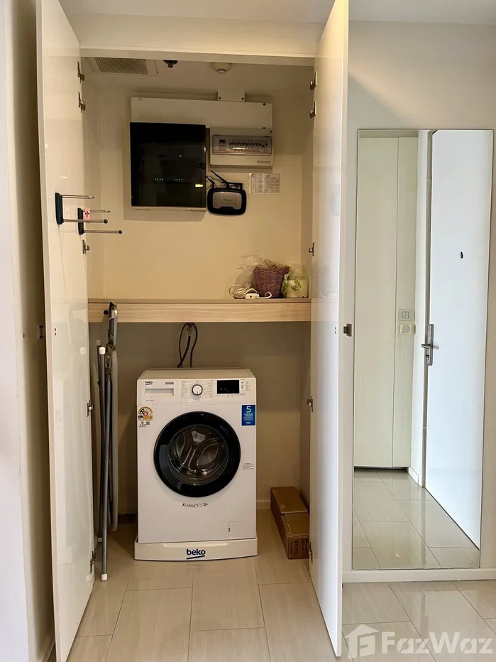picture Newly renovated room on a high floor with great view unblock 6487440 - 12/17
