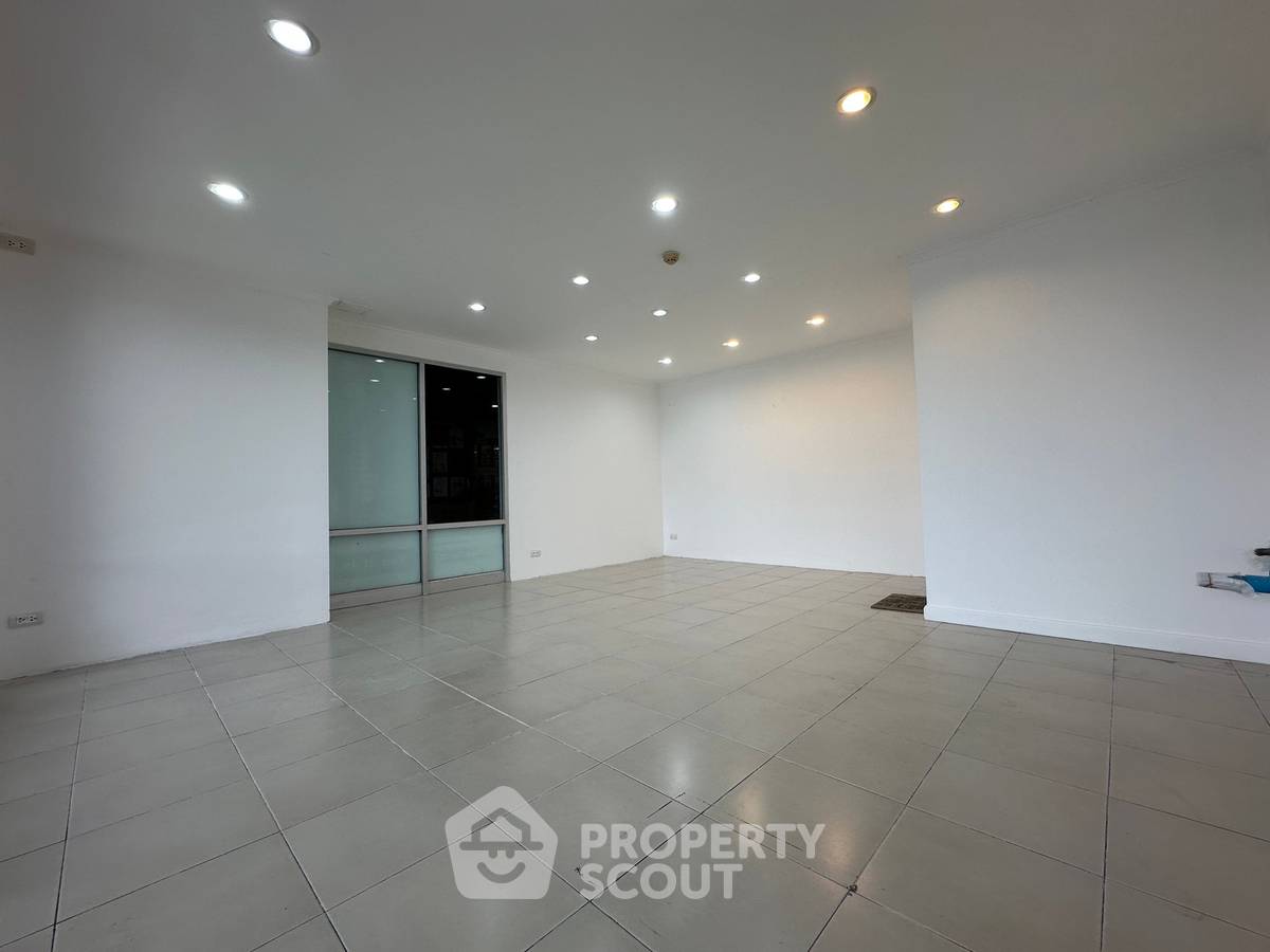 รูป คอนโด สตูดิโอ ที่ ลุมพินีวิลล์ รามคำแหง 26 ใกล้ รามคำแหง (ID 3019090) - รูปที่ 4/10