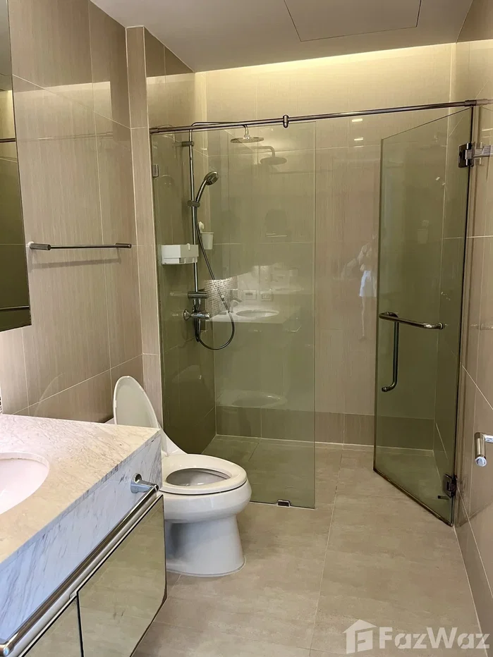 picture Newly renovated room on a high floor with great view unblock 6487440 - 13/17