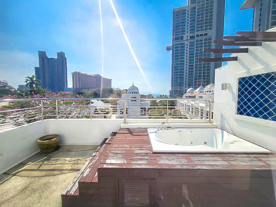 รูป 3 Storey Townhouse for Sale Wongamat North Pattaya - รูปที่ 8/11