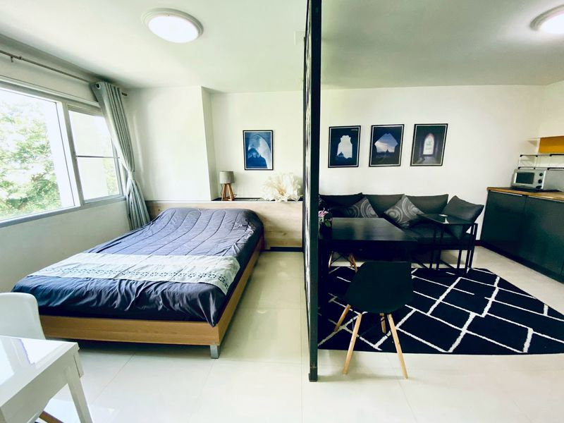 รูป P-52308 > คอนโดให้เช่า Condo One Thonglor ห้องสตูดิโอ ชั้น 6 วิวสระว่ายน้ำ ใกล้ BTS ทองหล่อ Line: @easythaihome 085-592-2897 - รูปที่ 1/9