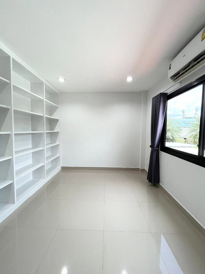 รูป 🏡 ปล่อยเช่าทาวน์โฮม 3 ชั้น รามอินทรา 34 แยก 10 4 ห้องนอน 3 ห้องน้ำ บ้านเดี่ยวอิสระ ไม่อยู่ในโครงการหมู่บ้าน เข้า-ออกสะดวก  - รูปที่ 2/20