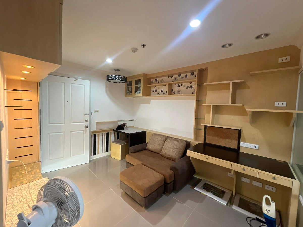 picture Lumpini Place Rama 9 - Ratchada | Spacious 37 SQ.M. Built-in Unit | THB 15,000/Month - 1/19