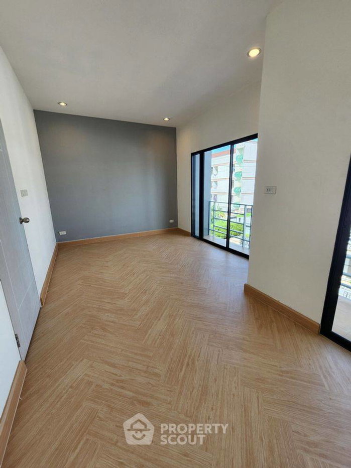 picture 3-BR Townhouse in Khlong Thanon (ID 3012116) - 4/20