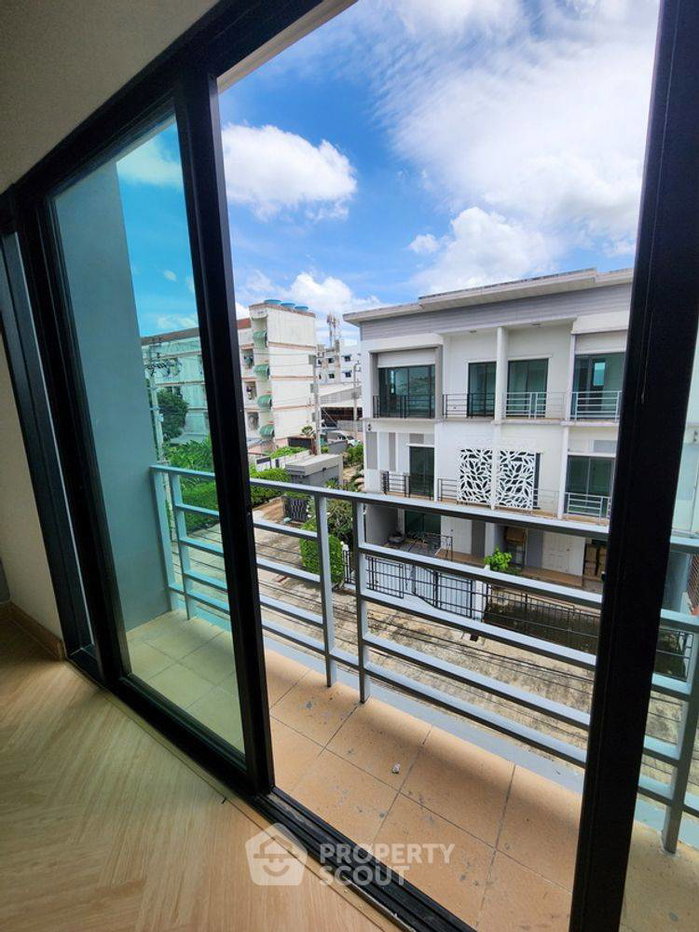 picture 3-BR Townhouse in Khlong Thanon (ID 3012116) - 9/20