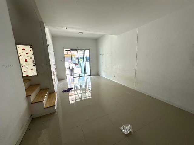 picture FOR SALE  TOWNHOUSE PROPERTY  1890000 BAHT. - 5/8