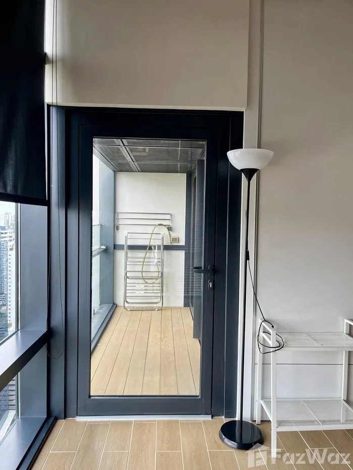 picture Newly renovated room on a high floor with great view unblock 6487440 - 10/17