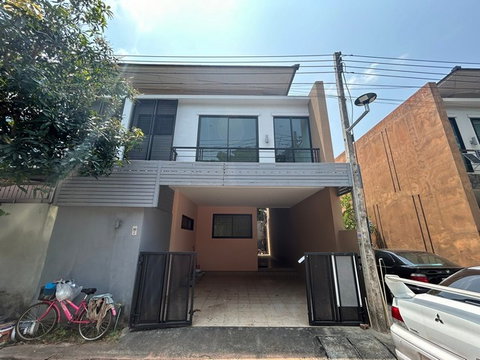 FOR SALE  TOWNHOUSE PROPERTY  2106000 BAHT.
