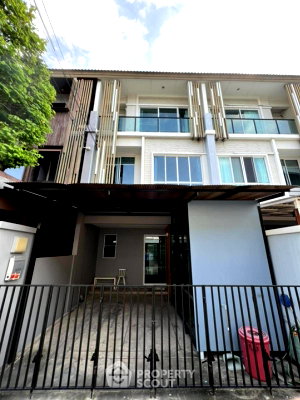 Townhouses for rent Nonthaburi : 3-BR Townhouse in Ban Mai (ID 1902211)