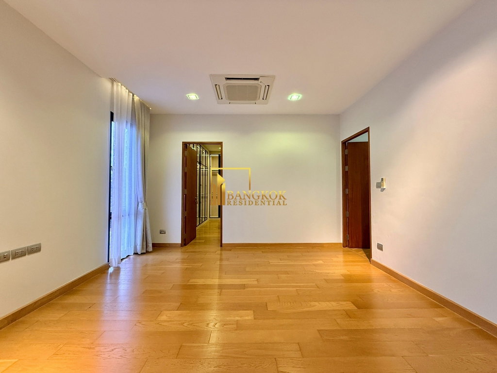 รูป Very Spacious 4 Bedroom Pool Villas Luxury House For Sale - BR28126SH - รูปที่ 23/62
