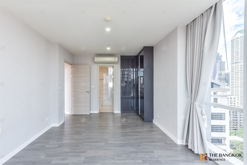 The Room Sathorn - TanonPun Cool Condo, Central City Location near BTS Saint Louis