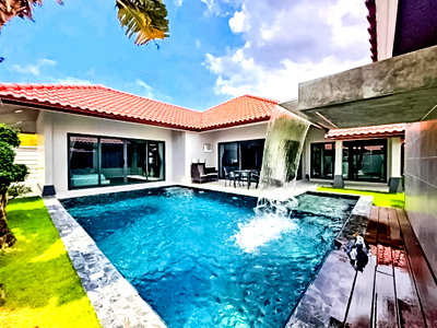 Houses for sale Bang Lamung Chonburi : Luxury Pool Villa for Sale Huay Yai East Pattaya