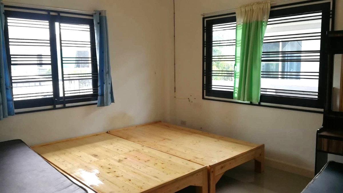 รูป บ้านเดี่ยวชั้นเดียว บ้านในหมู่บ้านเงียบสงบ บ้านมือสองสภาพใหม่ไม่เคยอยู่ ใกล้มหาลัยแม่โจ้ #สันทราย ราคาเพียง 2.7 ล้านบาท #CSS101906 - รูปที่ 4/8