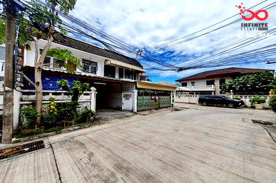 ทาวน์โฮม กรุงเทพมหานคร : ขายทาวน์เฮาส์ ซอยวิภาวดี 20-ลาดพร้าว 18 หมู่บ้านอยู่เจริญ 2 ชั้น 24 ตร.ว.