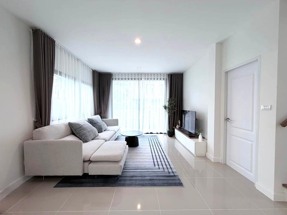 picture Two-Storey Detached House for Rent in a Residential Project - 3/16