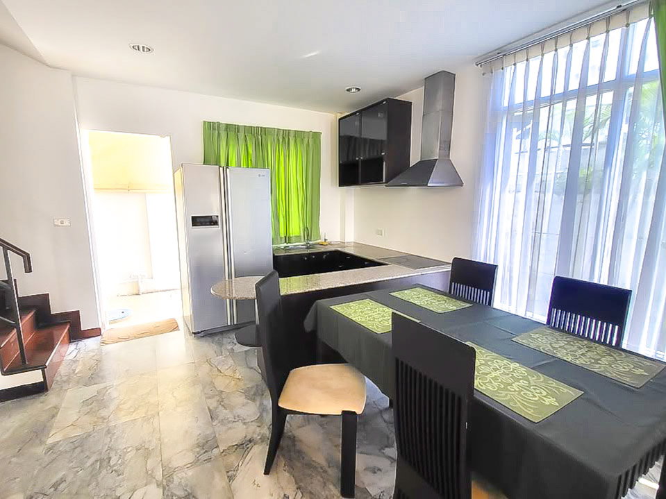 รูป 3 Storey Townhouse for Sale Wongamat North Pattaya - รูปที่ 2/11
