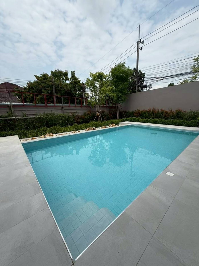 รูป  Pool Villa สไตล์โมเดิร์น 2 ชั้น ในโครงการคุณภาพ อำเภอสันทราย เชียงใหม่  #CSS101901  - รูปที่ 2/15
