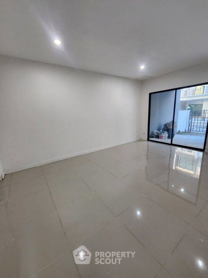 รูป ทาวน์เฮ้าส์ 3-ห้องนอน ใน คลองถนน (ID 3012116) - รูปที่ 18/20
