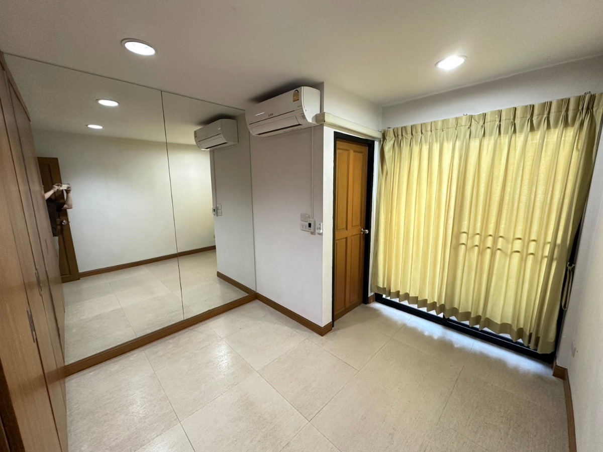 รูป THRKH102 ให้เช่า ทาวน์โฮม ซ. รามคำแหง36/1 ทาวน์เฮาส์ 3 ชั้น + ดาดฟ้า ขนาด 37 ตรว. 5 นอน 4 น้ำ 39,000 บาท 064-959-8900 - รูปที่ 22/49