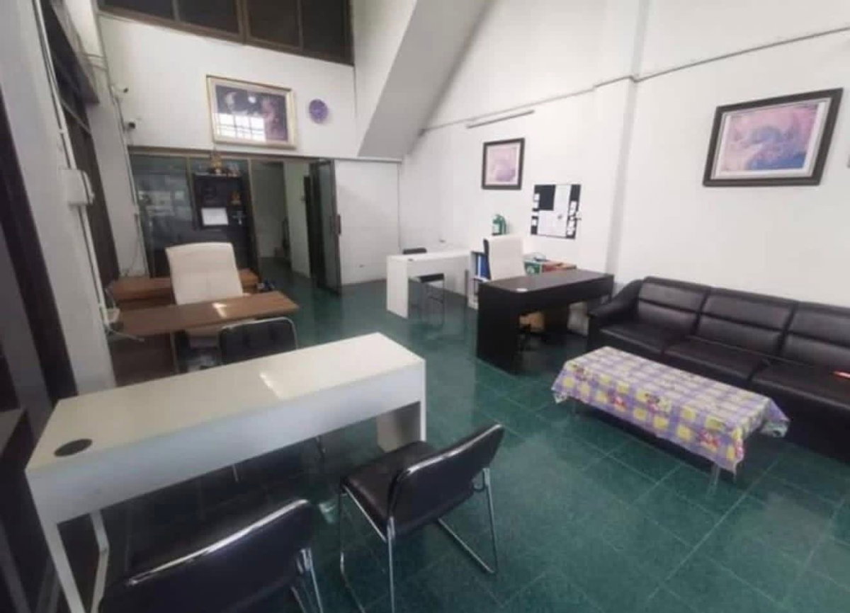 picture Commercial Building with Fully Decorated Ground Floor, Suitable for Office or Retail Space - 4/5
