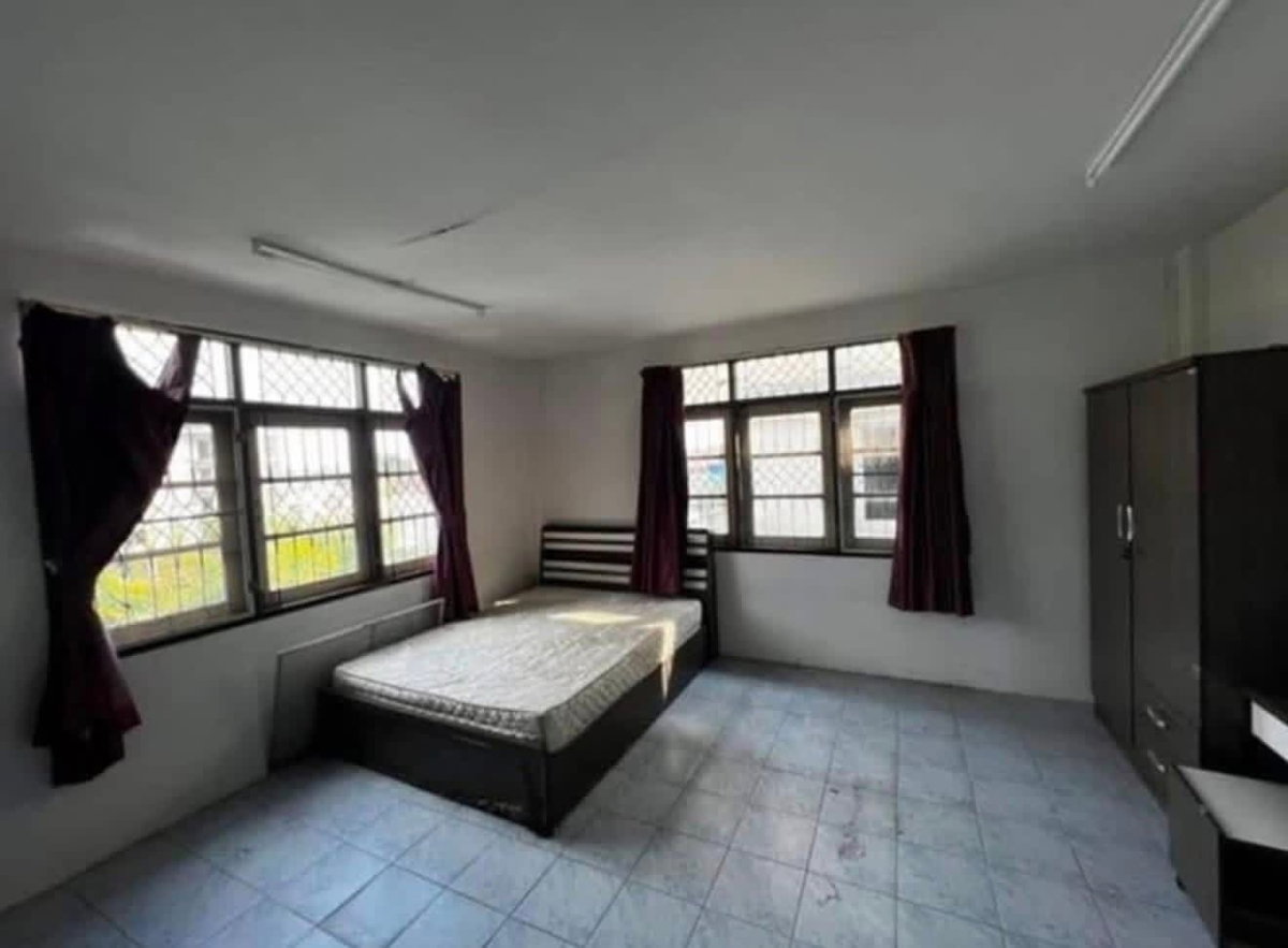 picture Commercial Building with Fully Decorated Ground Floor, Suitable for Office or Retail Space - 5/5