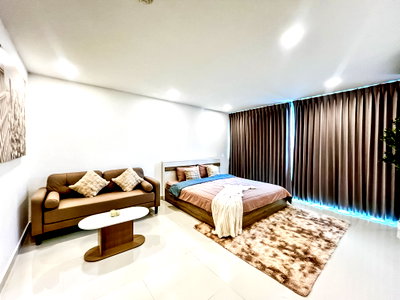 Condos for sale : Club Royal Condominium Studio Condo for Sale Wongamat