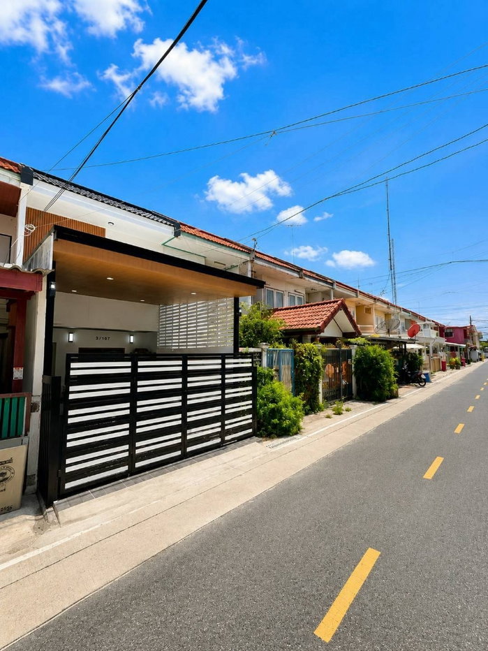 รูป หมู่บ้านรัตนาธิเบศร์ ติดMRT 2 สถานีสามแยกบางใหญ่ และสถานีตลาดบางใหญ่
ทาวน์เฮาส์ 2 ชั้น ตกแต่งใหม่พร้อมอยู่ - รูปที่ 2/20