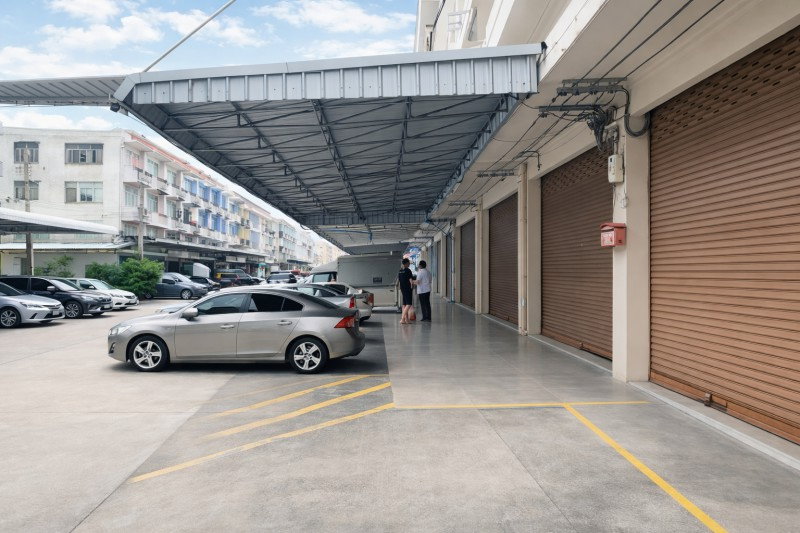 รูป ตึกแถว 5คูหา 4ชั้น มีดาดฟ้า 20 ห้องน้ำ 25แอร์ กรพิทักษ์ศึกษา 650 ม. 160 ตรว. 2300 ตร.ม. Zanook Wake Park สารสาสน์วิเทศบางบอน - รูปที่ 2/8