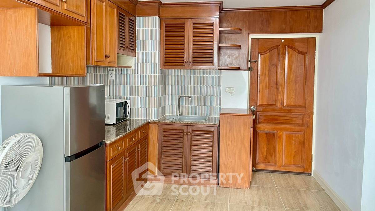 picture 2-BR Condo at Baan Pathumwan Condominium near BTS Ratchathewi (ID 372511) - 2/17