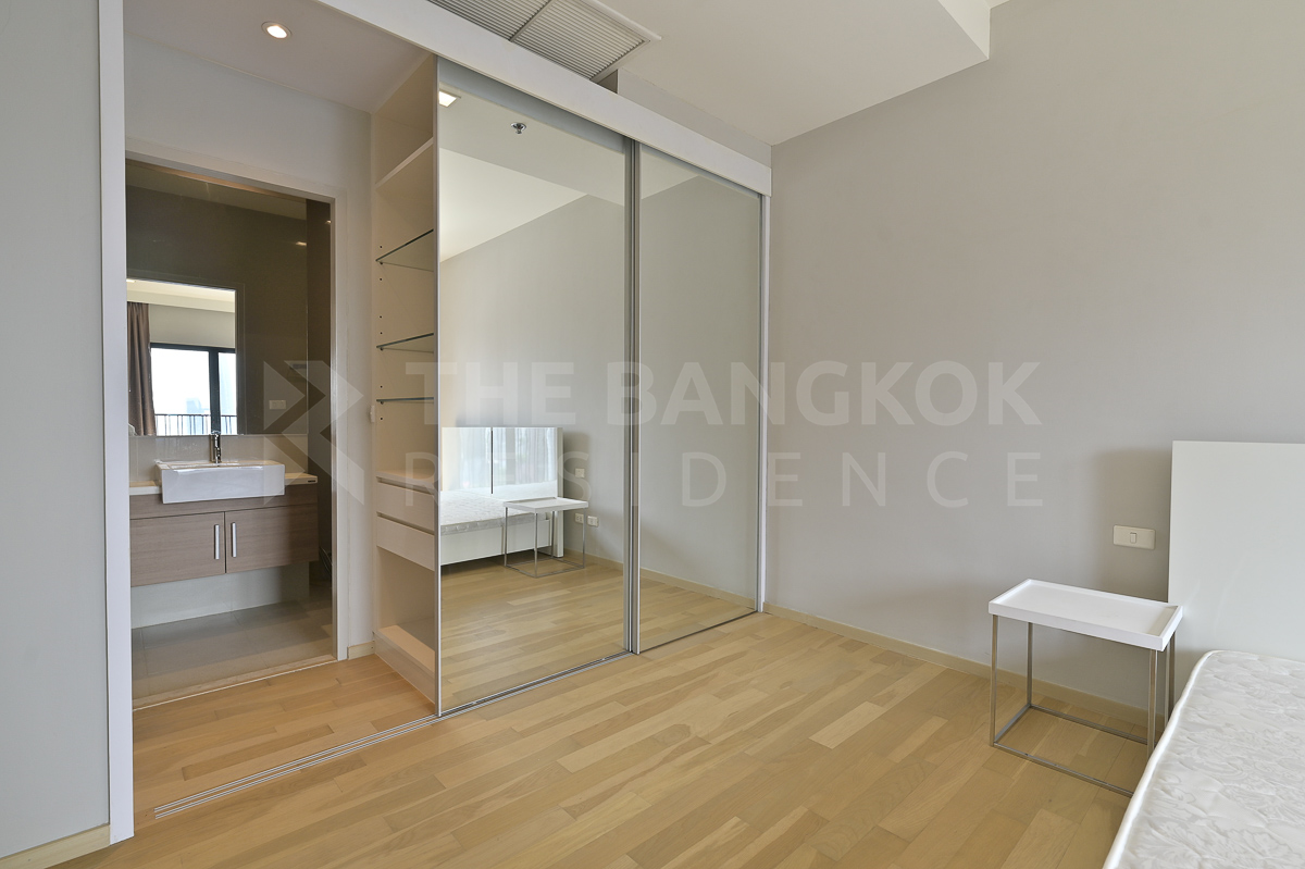 picture Noble Reveal near BTS Ekkamai Condo with the Best Location - 4/10