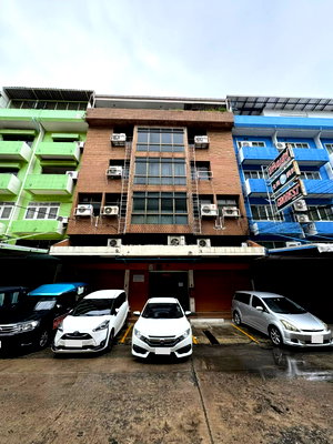 เช่าอาคารพาณิชย์ กรุงเทพมหานคร : HR3540ให้เช่าอาคารพาณิชย์/สำนักงาน 3 คูหาเชื่อมกัน 6 ชั้น 840 ตร.ม. ทำเลวิภาวดีช่วงต้น มีลิฟต์ + จอดรถ 5 คัน จดบริษัทได้